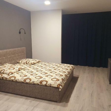 Apartments Yes Uzhhorod Bagian luar foto