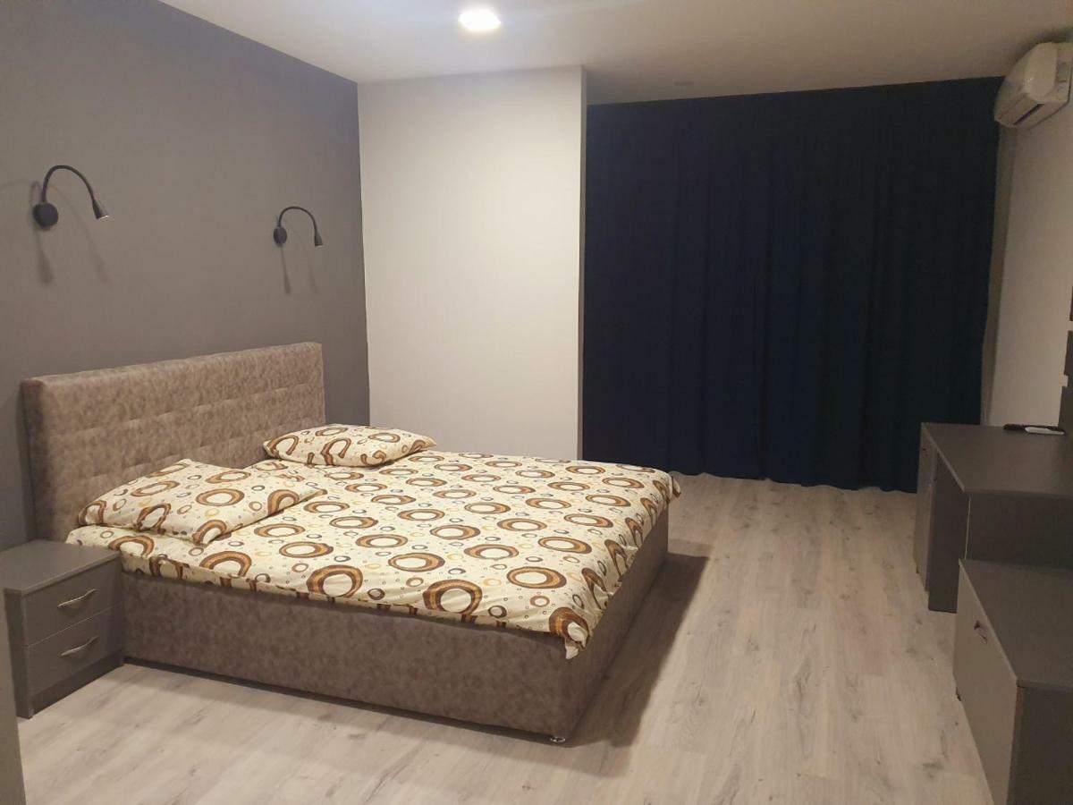 Apartments Yes Uzhhorod Bagian luar foto