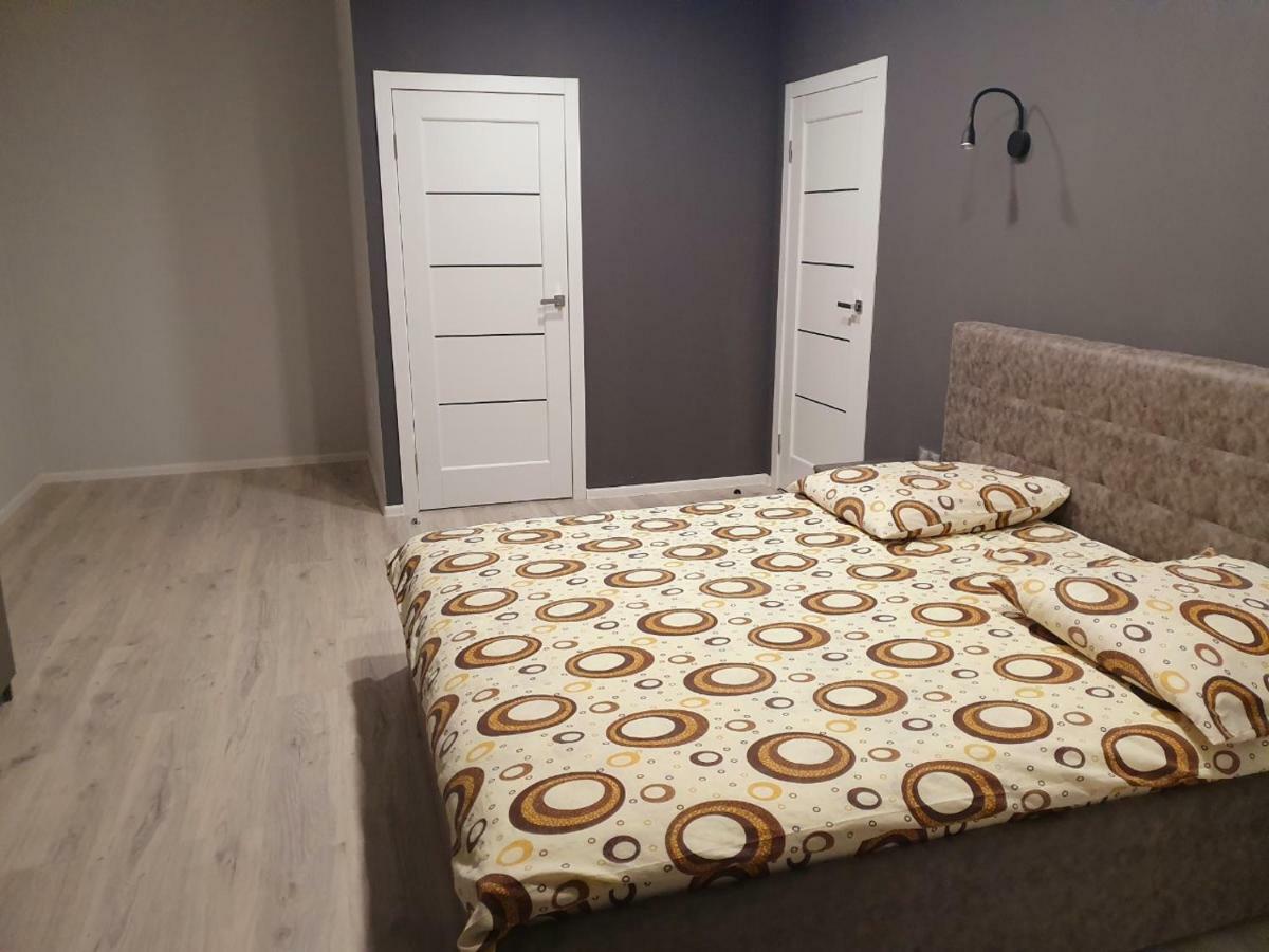 Apartments Yes Uzhhorod Bagian luar foto